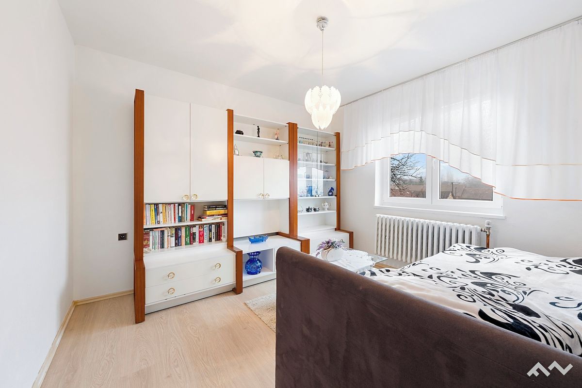 Prodej rodinného domu 289 m², pozemek 438 m² – fotografie 4