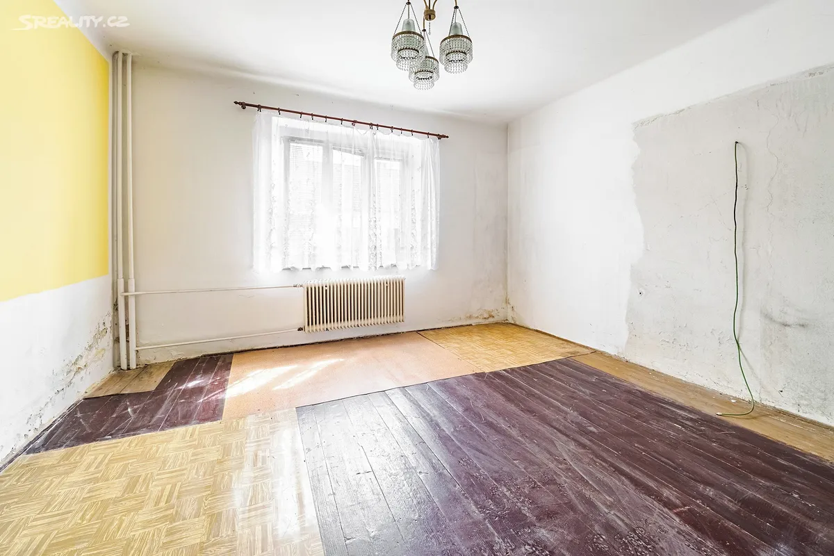 Prodej rodinného domu 150 m², pozemek 142 m² – další