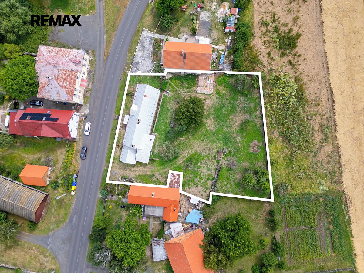 Prodej rodinného domu 217 m², pozemek 1813 m² – fotografie 3