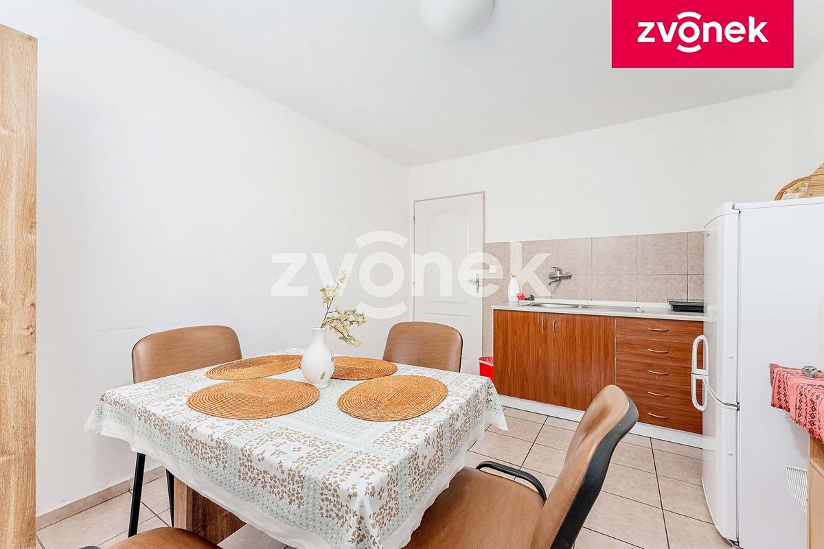 Prodej rodinného domu 400 m², pozemek 4200 m² – fotografie 3