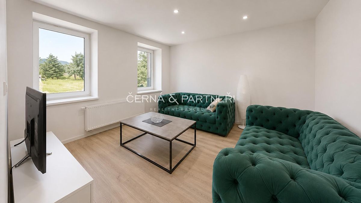 Prodej rodinného domu 230 m², pozemek 1379 m² – fotografie 3