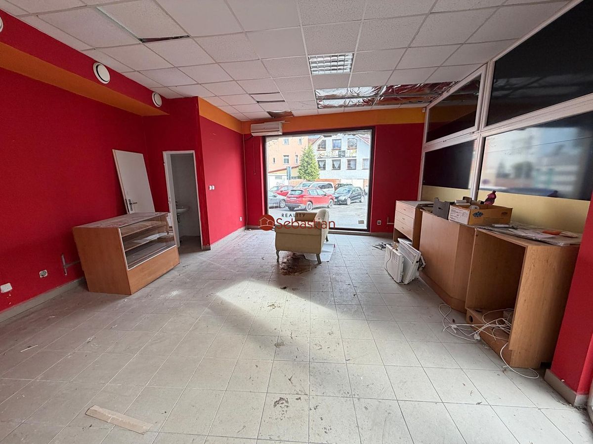 Pronájem kanceláře 35 m² – fotografie 3
