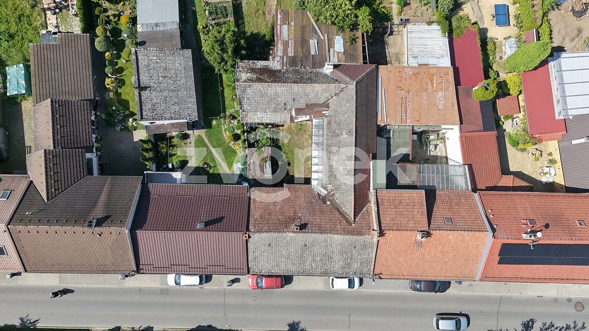 Prodej rodinného domu 300 m², pozemek 2567 m² – fotografie 2