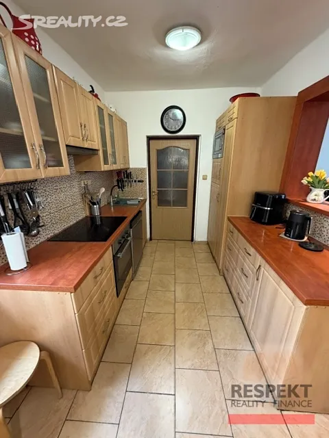 Prodej rodinného domu 204 m², pozemek 375 m² – pohled 4