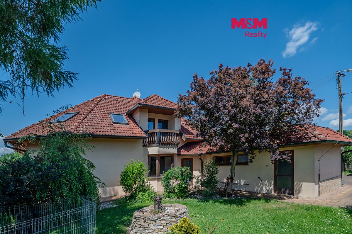 Prodej rodinného domu 248 m², pozemek 1765 m²