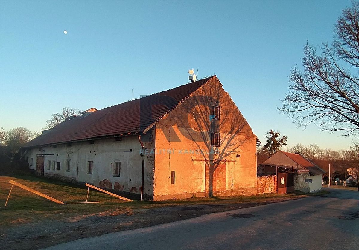 Prodej zemědělské usedlosti 989 m², pozemek 1202 m² – fotografie 2