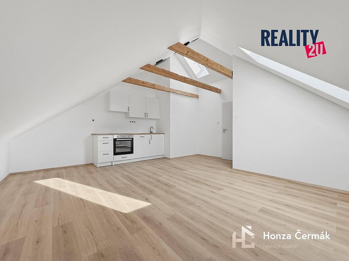 Pronájem bytu 1+kk 34 m²