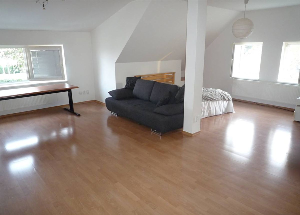 Pronájem bytu pokoje 59 m²