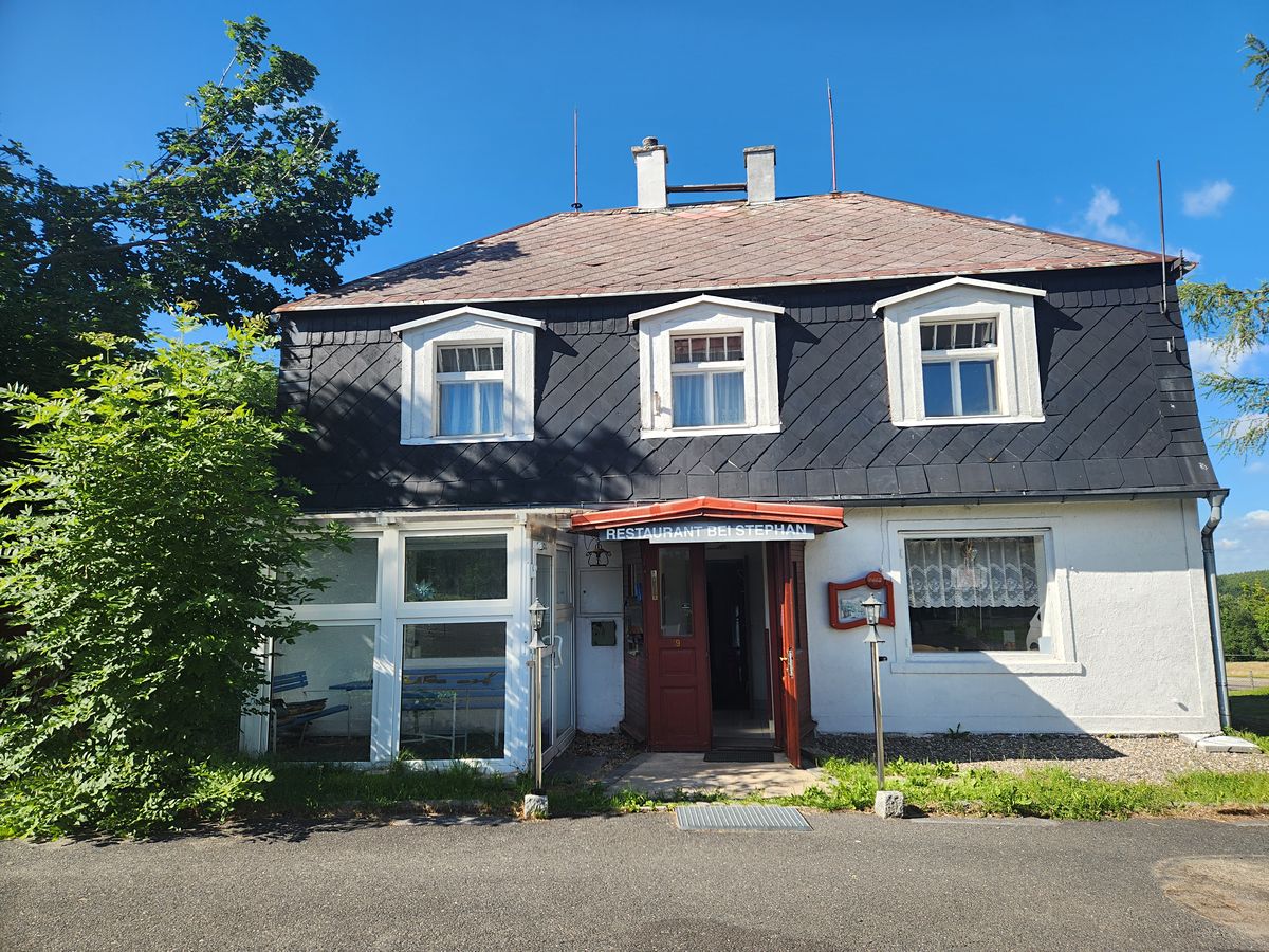 Prodej rodinného domu 302 m², pozemek 1071 m² – fotografie 3