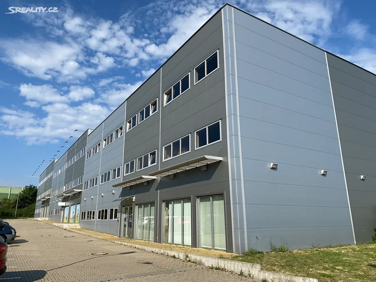 Pronájem skladového prostoru 700 m², Nupaky