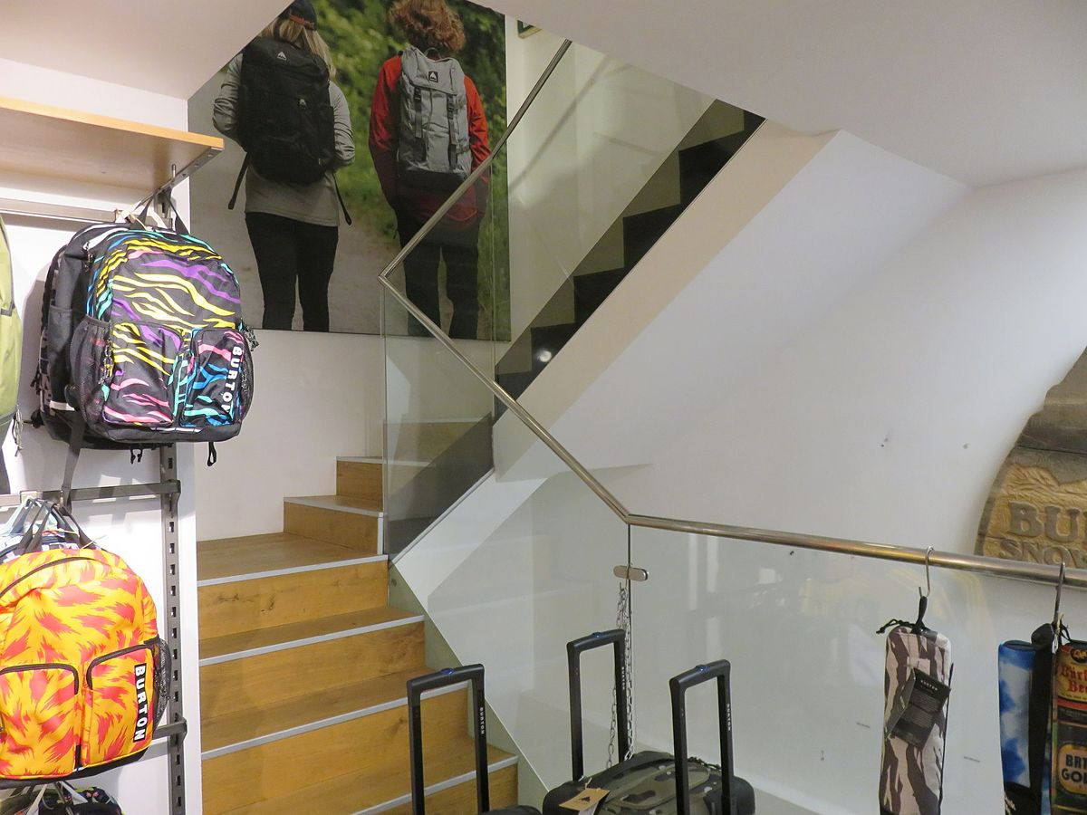 Pronájem obchodního prostoru 430 m² – fotografie 2