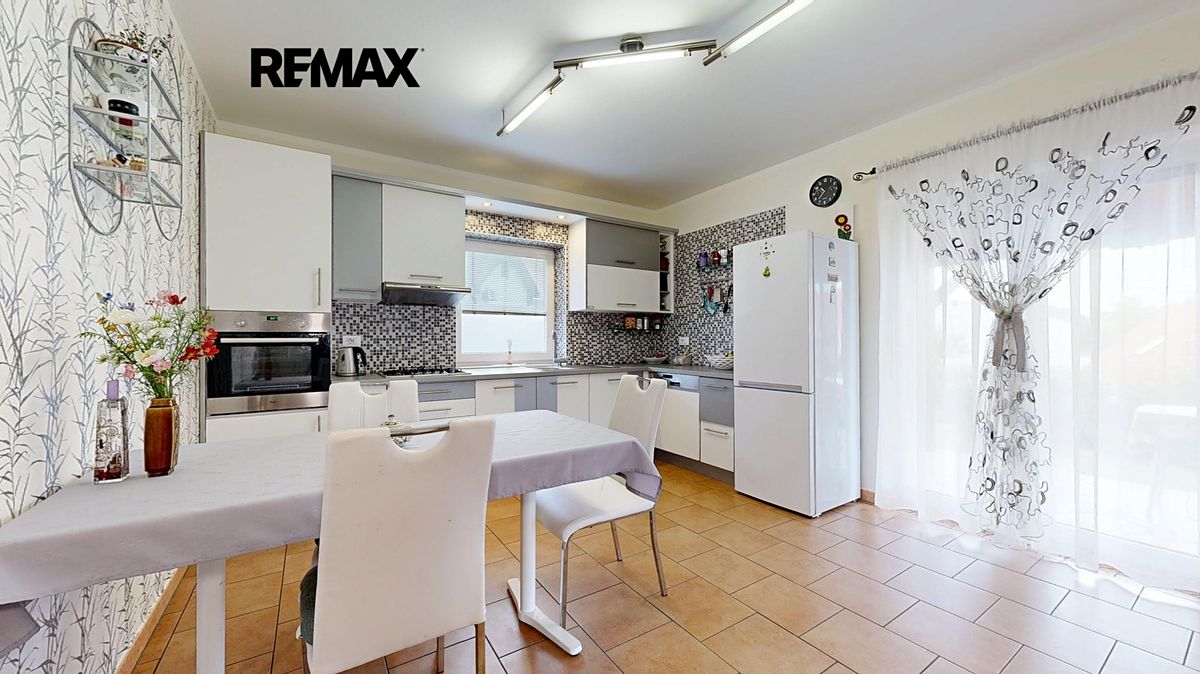 Prodej vícegeneračního domu 182 m², pozemek 615 m² – fotografie 2