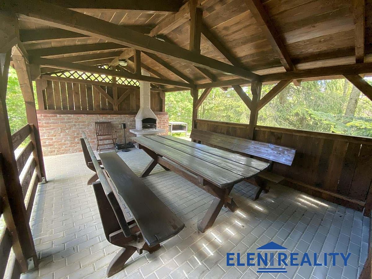Prodej rodinného domu 320 m², pozemek 1160 m² – fotografie 4