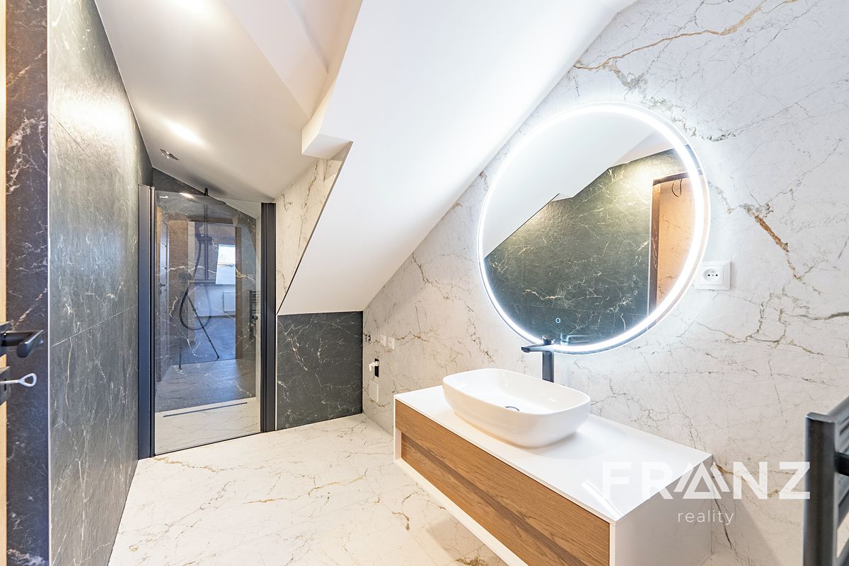 Pronájem bytu 3+kk 99 m² – fotografie 2