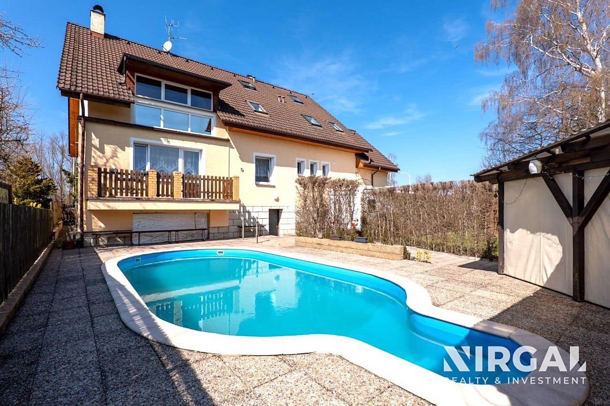 Prodej vícegeneračního domu 320 m², pozemek 990 m²