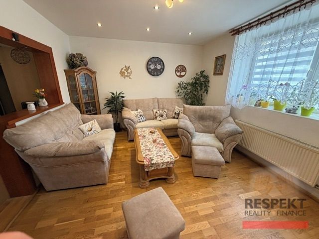 Prodej rodinného domu 204 m², pozemek 375 m² – fotografie 2