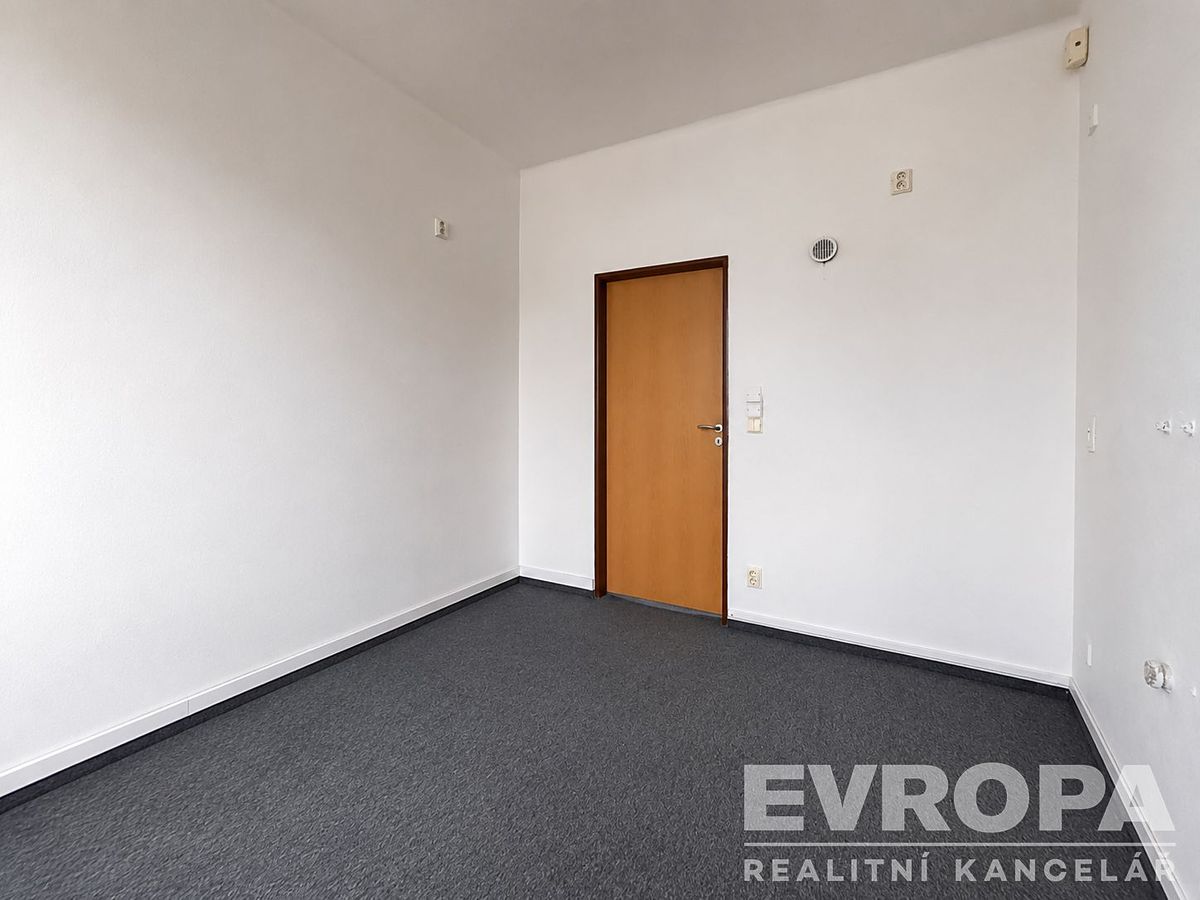Pronájem kanceláře 67 m² – fotografie 5