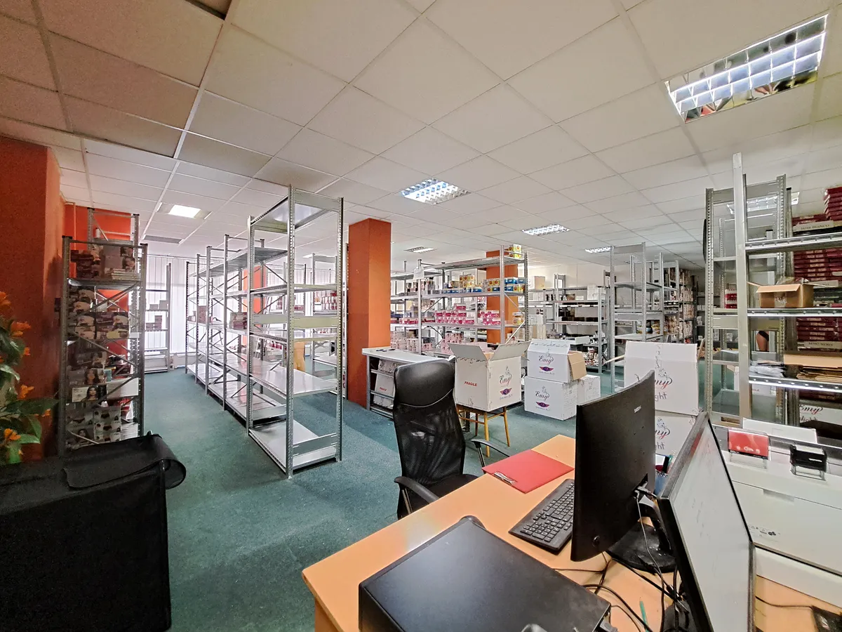 Pronájem skladového prostoru 180 m²