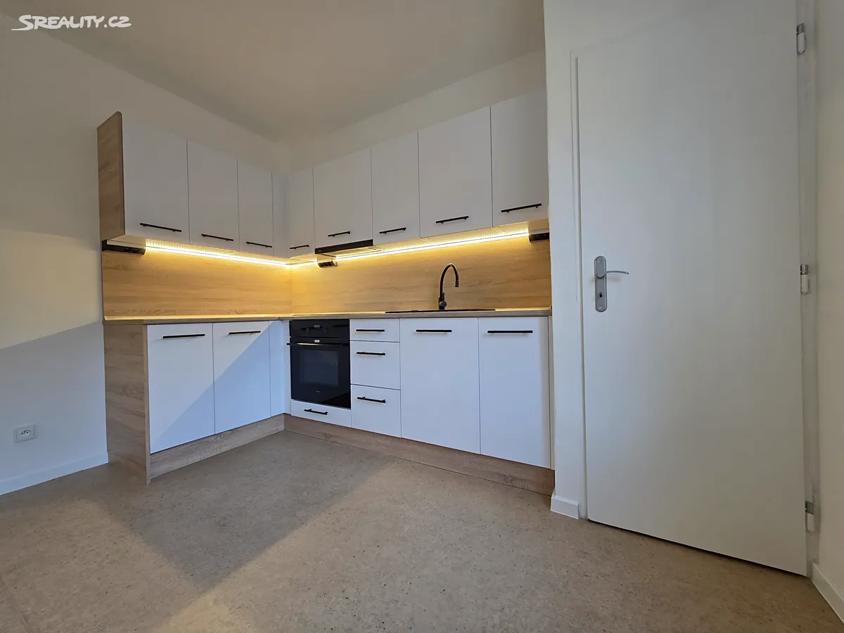 Pronájem bytu 2+1 65 m² – pohled 3