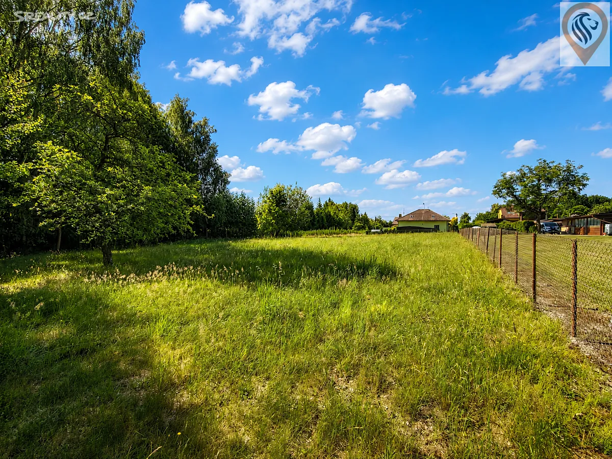 Prodej stavebního pozemku 2032 m², Holice