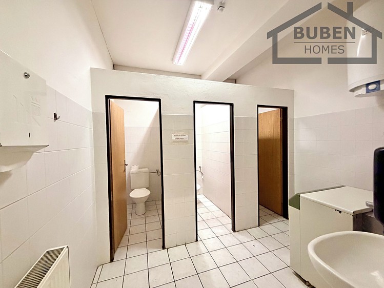 Prodej komerčního prostoru, 1 084 m² (29 z 85)
