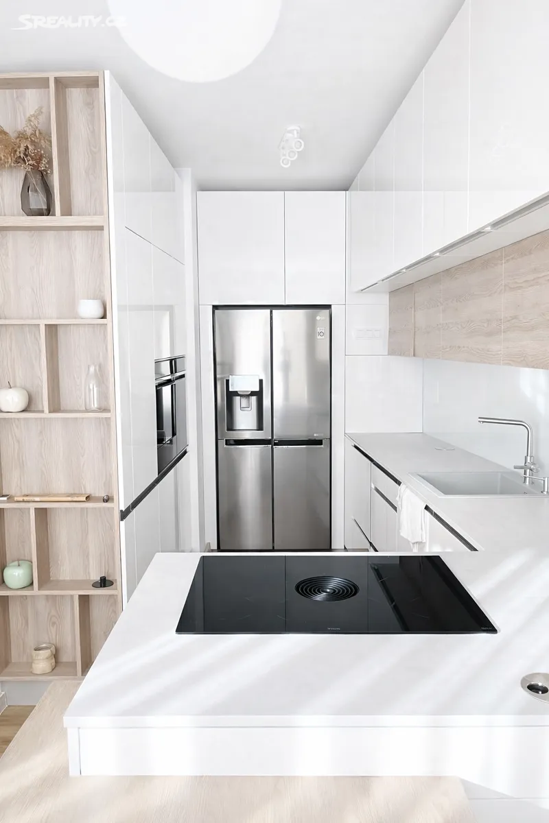 Pronájem bytu 2+kk 65 m² – pohled 2