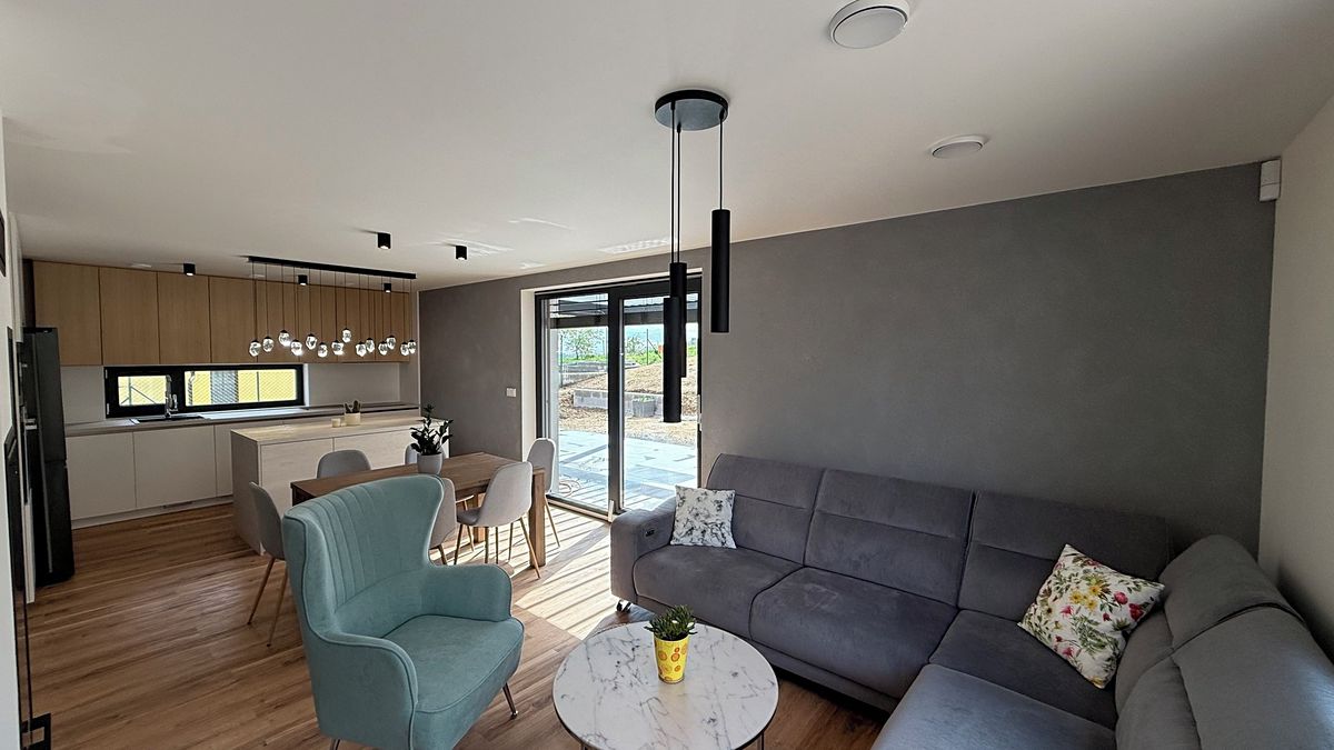 Prodej rodinného domu 184 m², pozemek 802 m² – fotografie 3