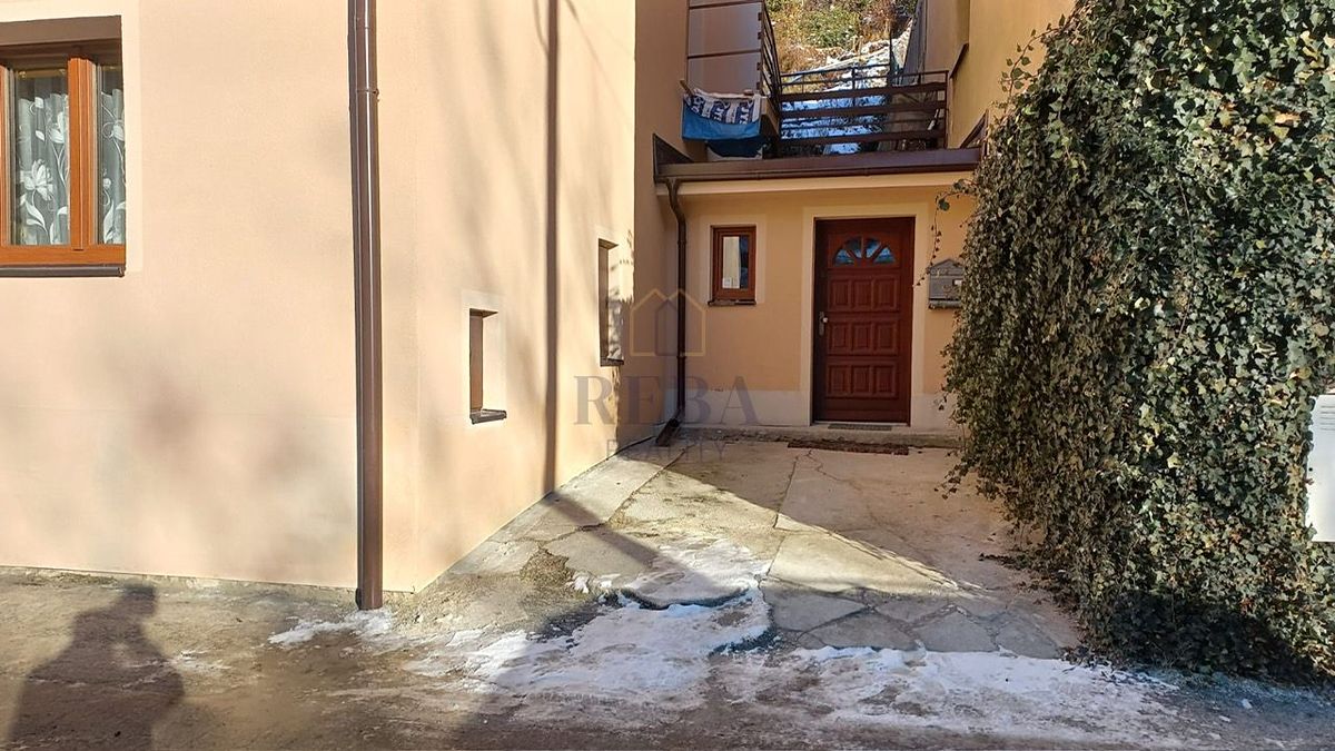 Prodej rodinného domu 240 m², pozemek 520 m² – fotografie 2