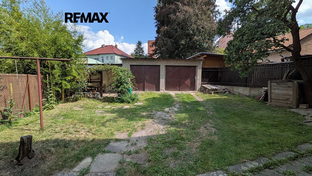 Prodej rodinného domu 239 m², pozemek 342 m² – fotografie 2