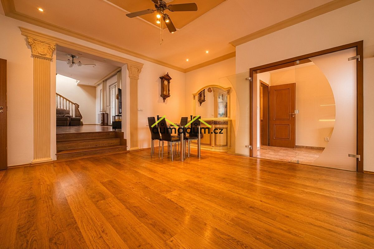 Prodej rodinného domu 450 m², pozemek 400 m² – fotografie 3