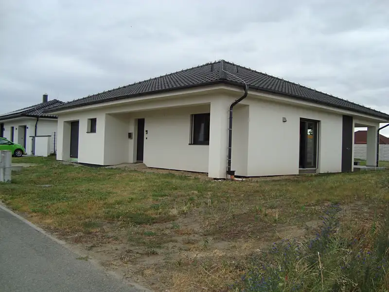 Prodej rodinného domu 135 m², pozemek 1121 m², Hevlín – náhled fotky 3