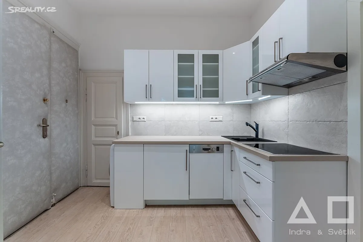 Pronájem bytu 1+kk 35 m², Praha
