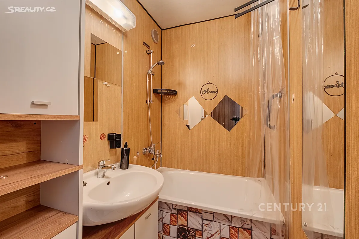 Pronájem bytu 2+kk 45 m² – pohled 4
