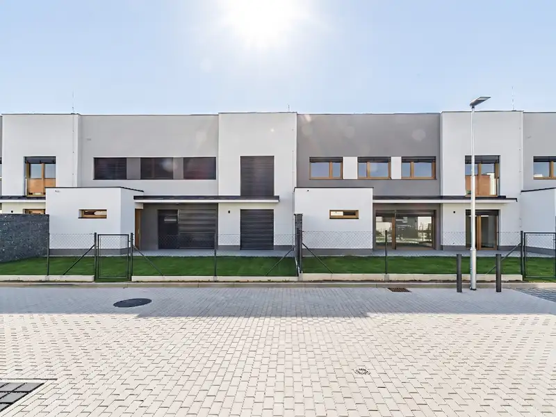 Prodej rodinného domu 160 m², pozemek 251 m², Praha – náhled fotky 3