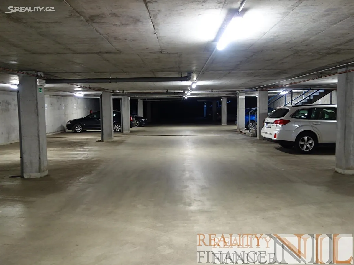 Pronájem garážového stání 10 m², Plzeň