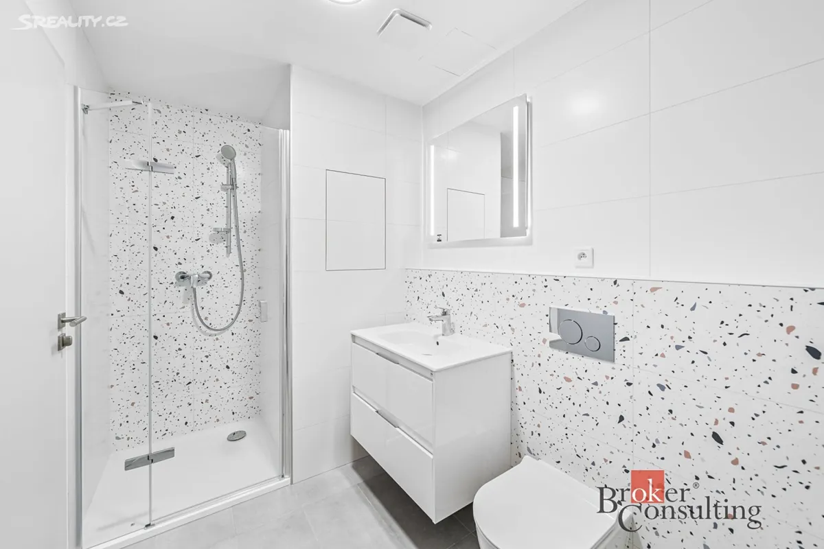 Pronájem bytu 1+kk 33 m² - Widok 4