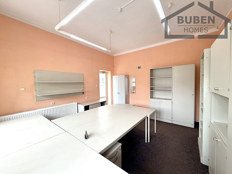 Prodej komerčního prostoru, 1 084 m² (26 z 85)