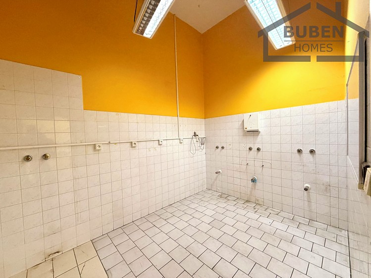 Prodej komerčního prostoru, 1 084 m² (66 z 85)