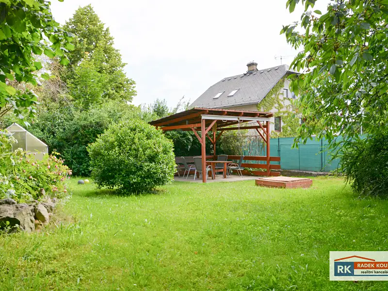 Prodej rodinného domu 245 m², pozemek 1067 m², Nový Bor – náhled fotky 2