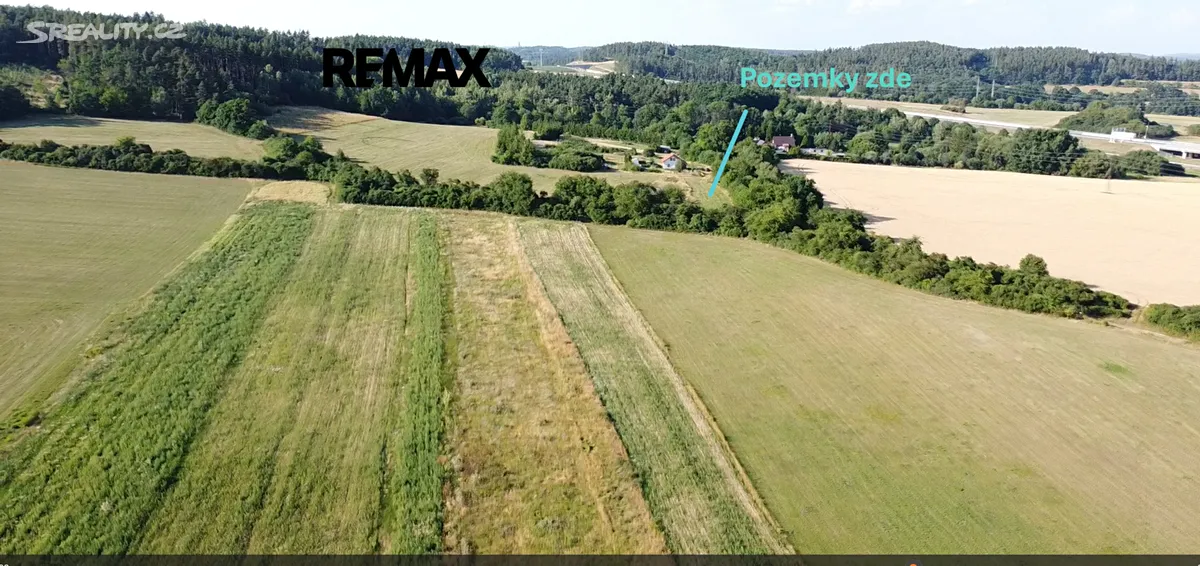 Prodej stavebního pozemku 977 m² – pohled 2
