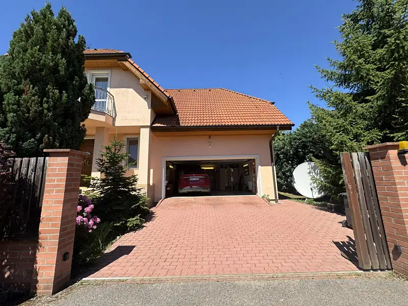 Prodej rodinného domu 301 m², pozemek 803 m², Praha – náhled fotky 2