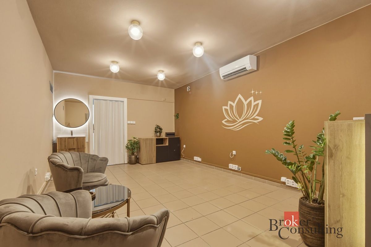Pronájem obchodního prostoru 37 m²