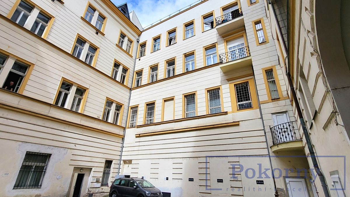 Pronájem kanceláře 200 m² – fotografie 2