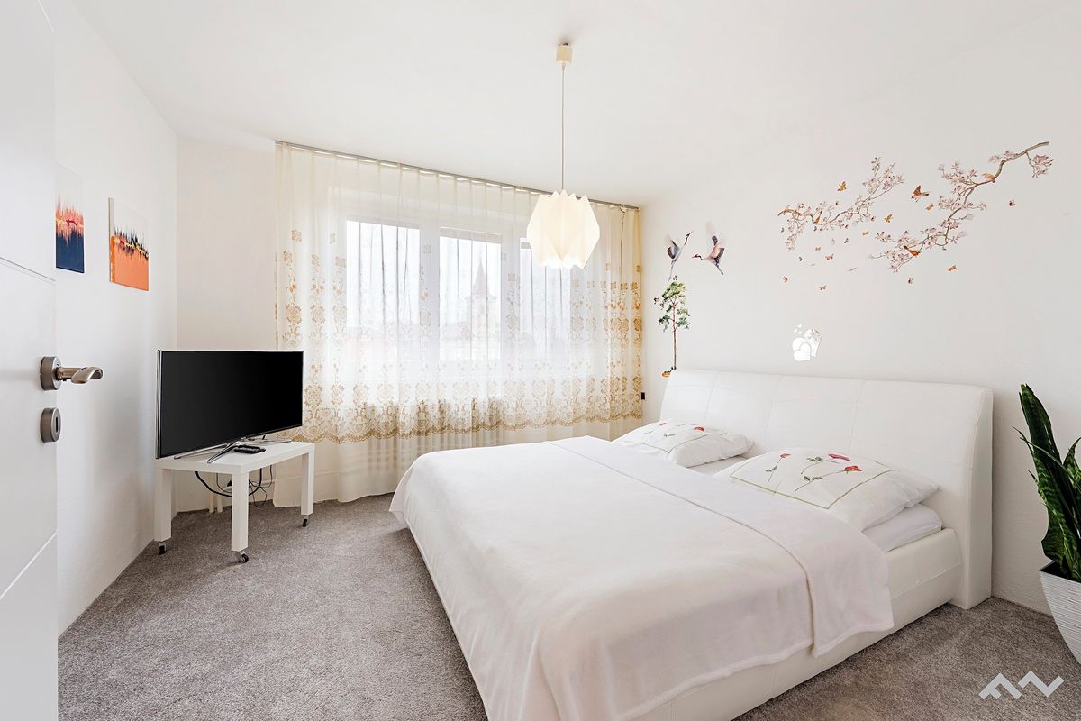 Prodej rodinného domu 289 m², pozemek 438 m² – fotografie 3