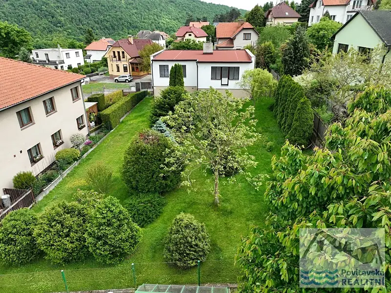 Prodej rodinného domu 214 m², pozemek 858 m², Měchenice – náhled fotky 1