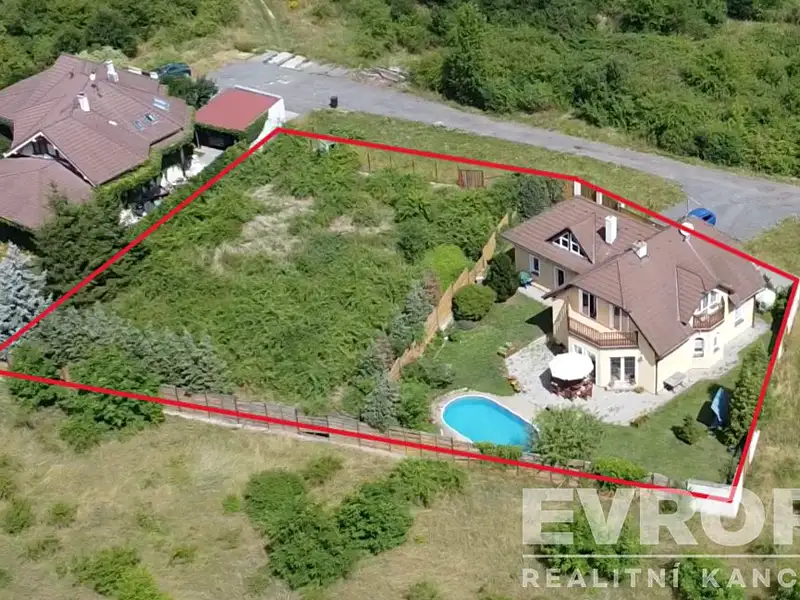 Prodej rodinného domu 231 m², pozemek 1600 m², Statenice – náhled fotky 1