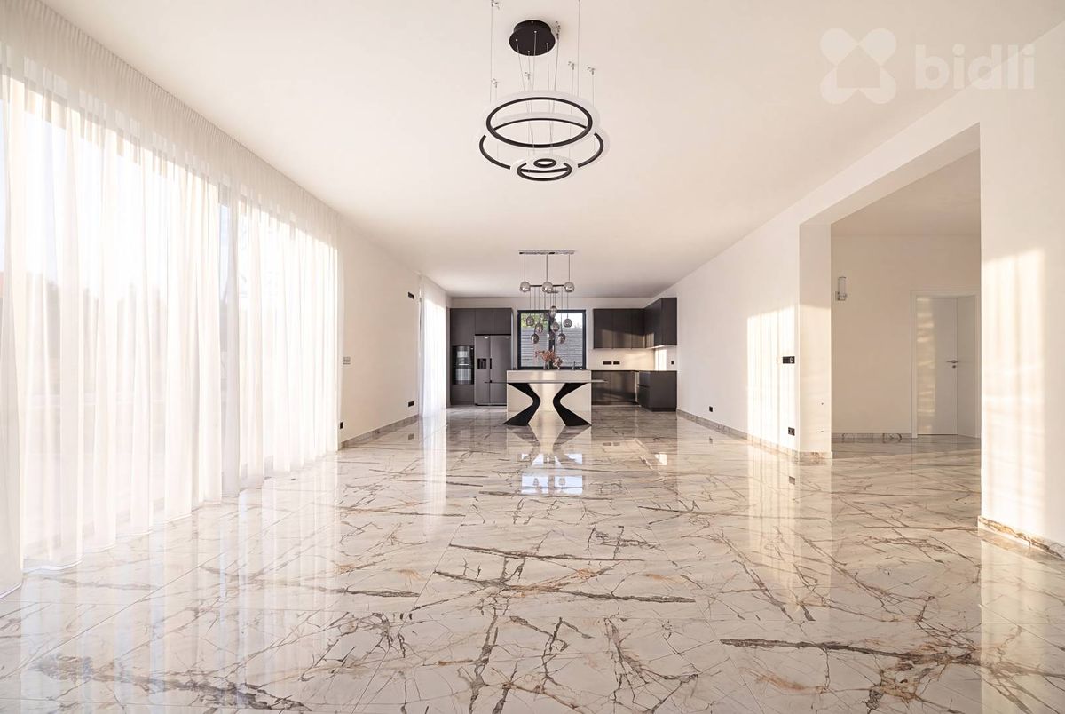 Prodej rodinného domu 336 m², pozemek 1620 m² – fotografie 3