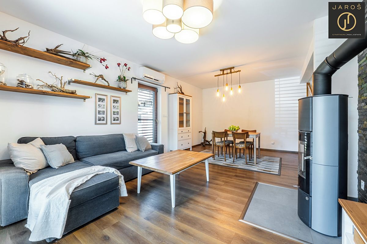 Prodej rodinného domu 102 m², pozemek 988 m² – fotografie 2