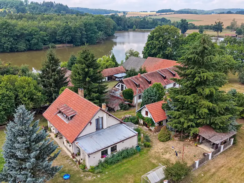 Prodej zemědělské usedlosti 550 m², pozemek 378010 m², Neveklov – náhled fotky 3