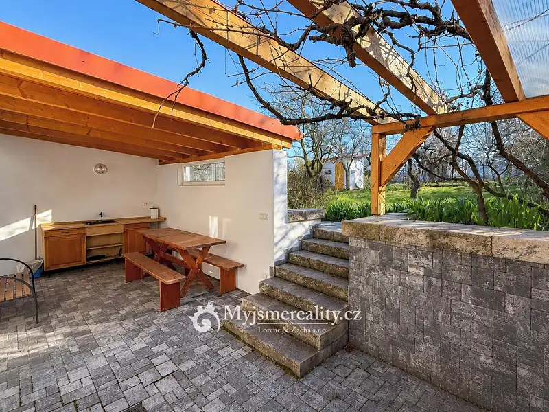 Prodej rodinného domu 215 m², pozemek 484 m², Znojmo – náhled fotky 3